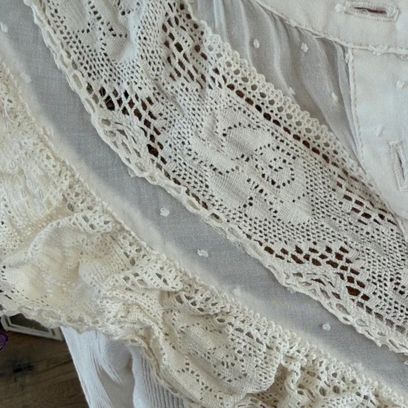 Gimmicks by BKE Cream Lace Accent Blouse - Picture 3 of 7